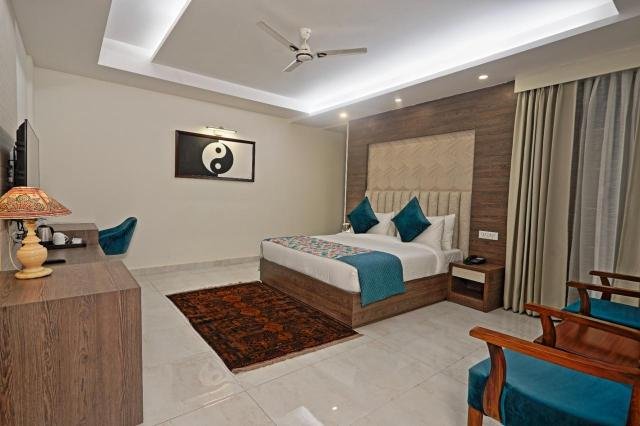 The Oxmo Cardinal Express Delhi Exterior
