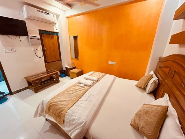 Hotel Awadh Ayodhya Deluxe Room