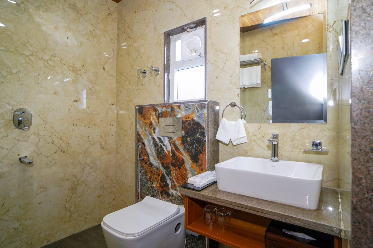 Comfort Inn Udaipur Luxury Bathroom