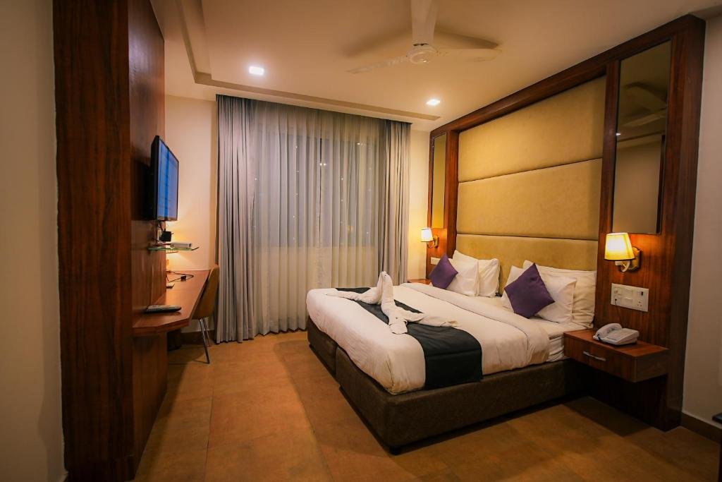 Dazzling Agra Night Club