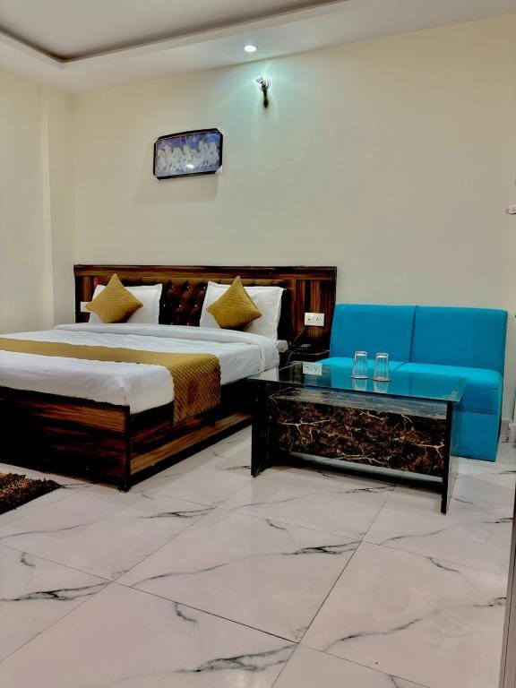 Royal Center Haridwar Lounge Area