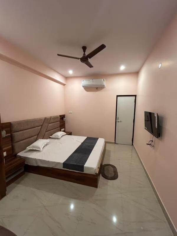 Home-Cooked Dining Area at Shiv Saran Homestay Varanasi