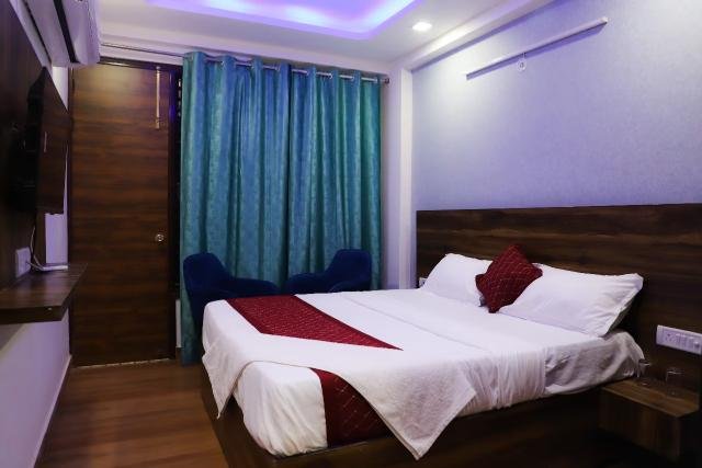 Spacious Luxury Suite at Surya International Mahipalpur