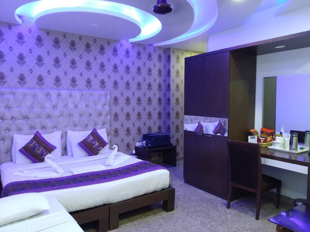 Modern Lobby Area at Surya International Mahipalpur
