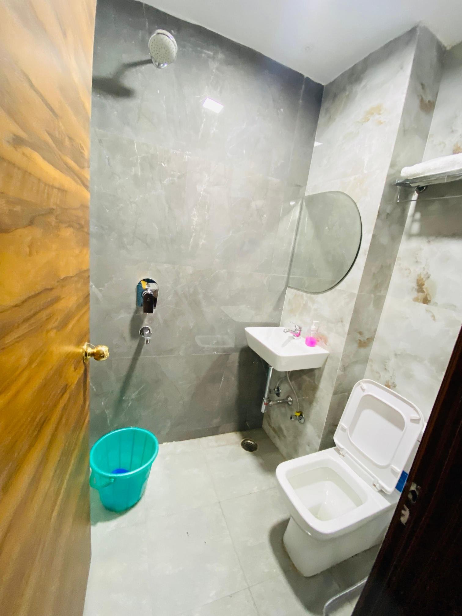 Luxury Bathroom with Bathtub at Surya International Mahipalpur