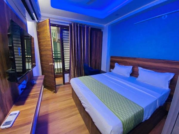 King Bed Room with Modern Design at Surya International Mahipalpur