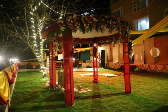 Hotel Wild Wood Mussoorie Balcony